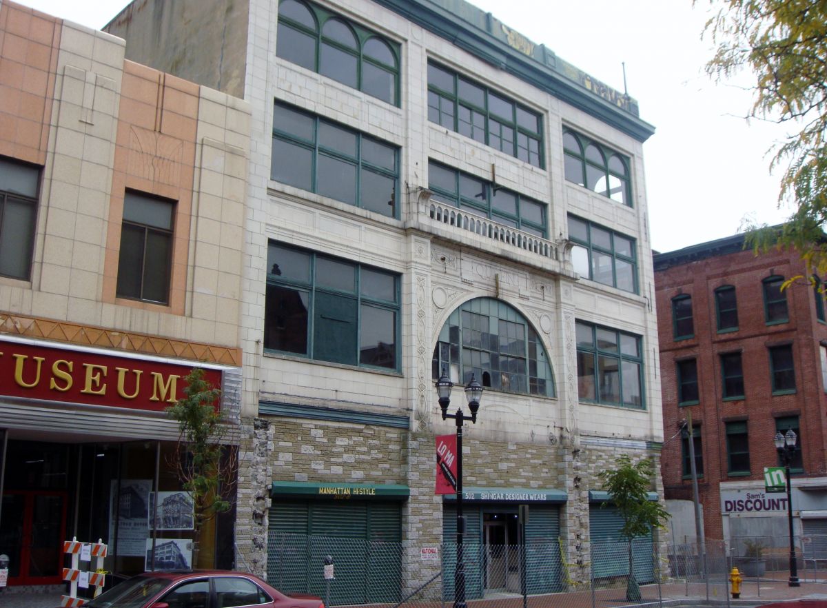 Queen Theatre 1