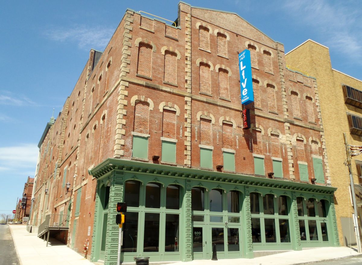 Queen Theatre 4