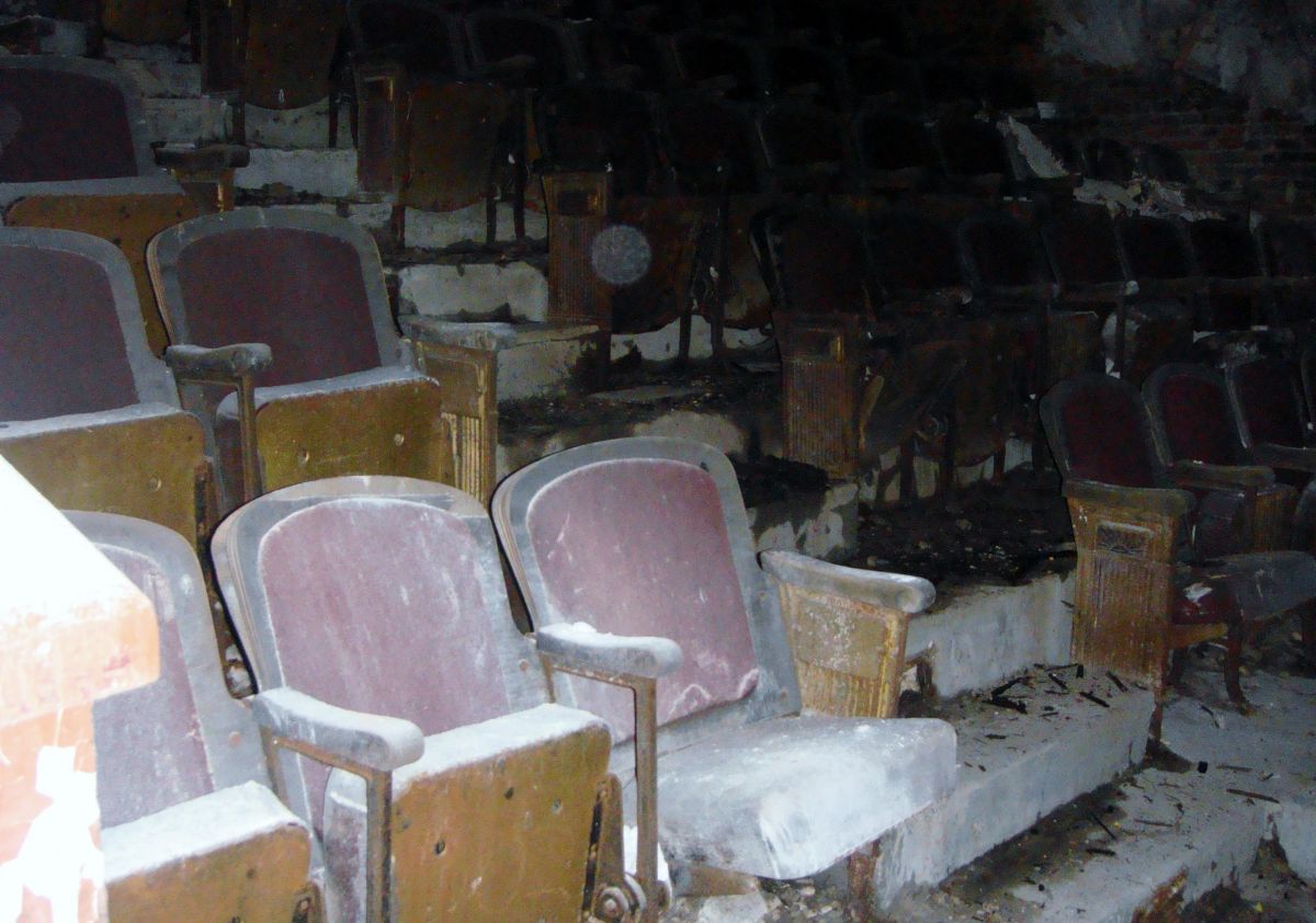 Queen Theatre 5